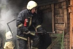 Спасатели МЧС России ликвидировали пожар в частном жилом доме и хозяйственных постройках в Новокузнецком МО