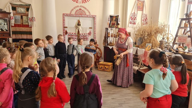 В Новокузнецке общественники провели для воспитанников детского сада мероприятие, направленное на сохранение традиций русской культуры