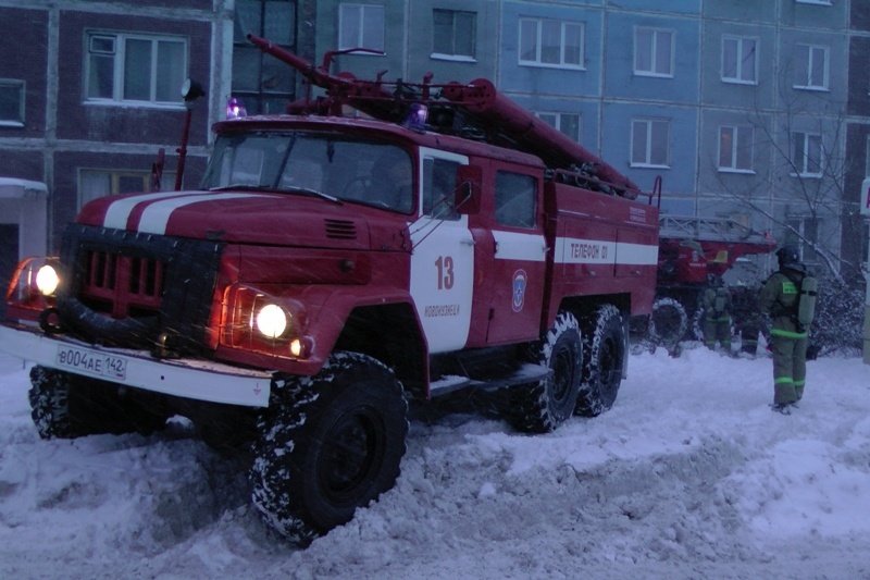 Спасатели МЧС России ликвидировали пожар в муниципальном многоквартирном жилом доме в Новокузнецком ГО