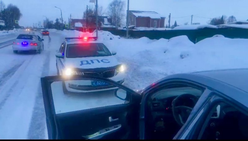 В Новокузнецком округе сотрудники госавтоинспекции задержали автомобилиста, который перевозил наркотики